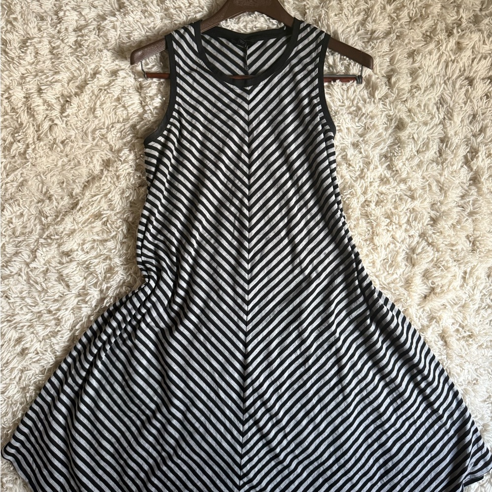 MOSSIMO Women Black and White